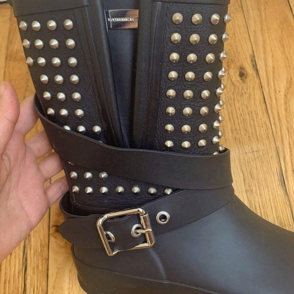 Burberry rain boots - Picture 2 of 6